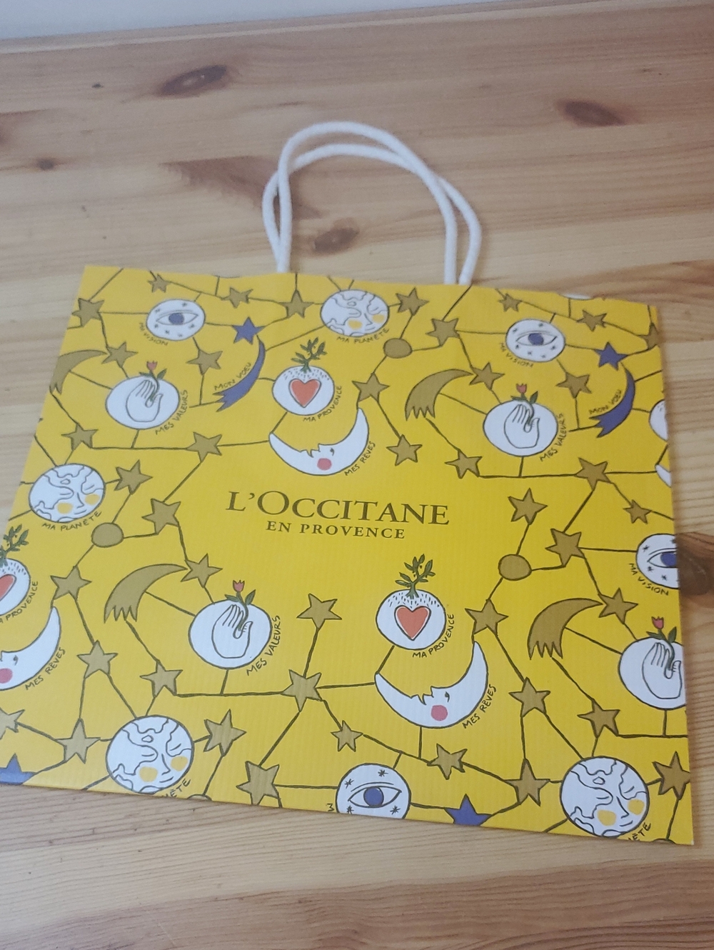 L'OCCITANE Bright Yellow Illustrated Gift Bag D